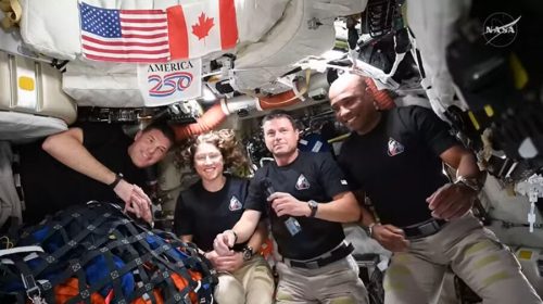 After milestone-rich lunar flyby, astronauts start trip home