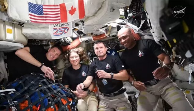 After milestone-rich lunar flyby, astronauts start trip home